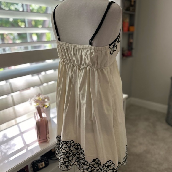 XXI Ivory and Black Floral Appliqué Sundress Small - Picture 4 of 7